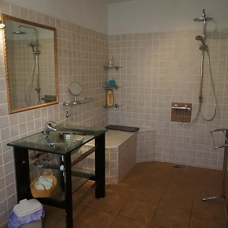 Casa Caos Vila *